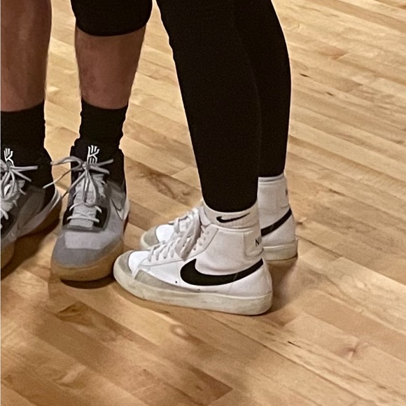 Nike Blazers - Picture 2 of 6